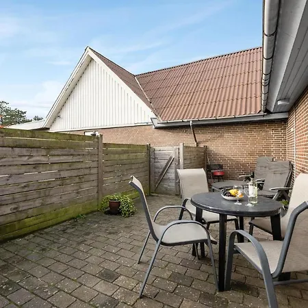 Holiday home Stunning In With Kitchen *